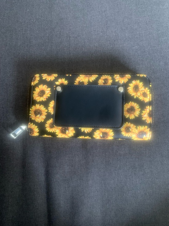 No Brand/Unsure Handbags - Sunflower Wallet With Card Pockets and Coin Pocket NWOT